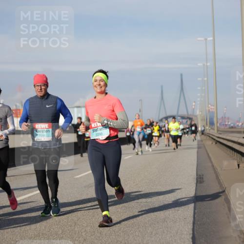 03.10.2025 - Köhlbrandbrückenlauf Jannik Wohlers http://msf.ph/oto/9094805 03.10.2025 10:13:00 Position 3 2466, 2248, 2299 meine-sportfotos.de