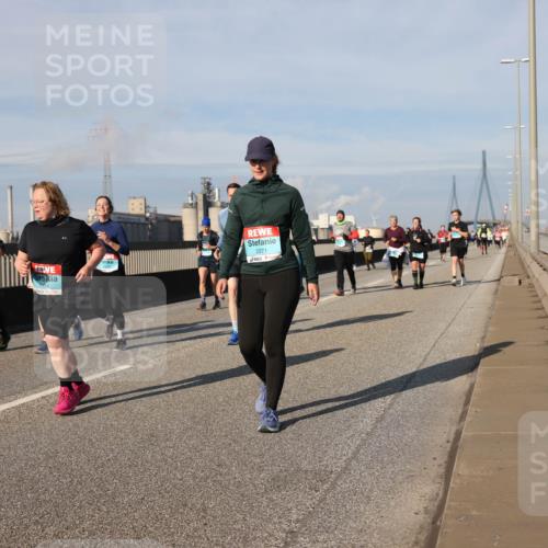 03.10.2025 - Köhlbrandbrückenlauf Lena Gebhardt http://msf.ph/oto/9094808 03.10.2025 10:09:26 Position 2 2271 meine-sportfotos.de