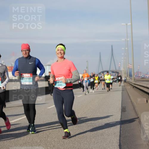 03.10.2025 - Köhlbrandbrückenlauf Jannik Wohlers http://msf.ph/oto/9094811 03.10.2025 10:13:00 Position 3 2466, 2248, 2299 meine-sportfotos.de