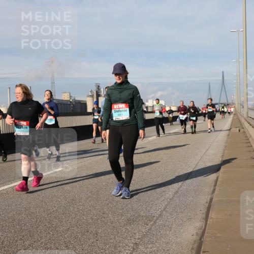 03.10.2025 - Köhlbrandbrückenlauf Lena Gebhardt http://msf.ph/oto/9094817 03.10.2025 10:09:26 Position 2 2271 meine-sportfotos.de