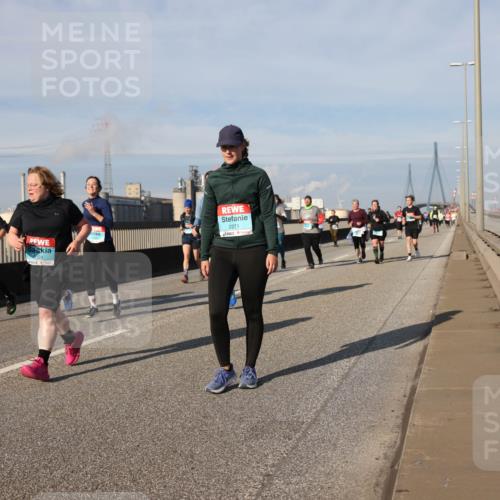 03.10.2025 - Köhlbrandbrückenlauf Lena Gebhardt http://msf.ph/oto/9094824 03.10.2025 10:09:26 Position 2 2271 meine-sportfotos.de
