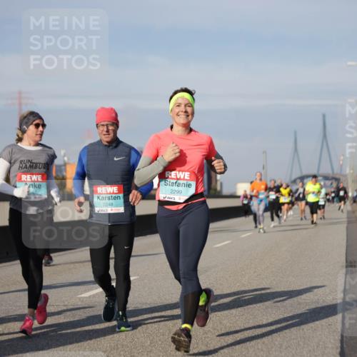 03.10.2025 - Köhlbrandbrückenlauf Jannik Wohlers http://msf.ph/oto/9094828 03.10.2025 10:13:00 Position 3 2248, 2299 meine-sportfotos.de