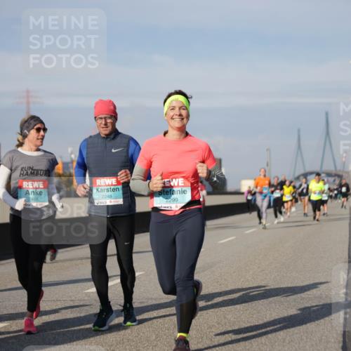 03.10.2025 - Köhlbrandbrückenlauf Jannik Wohlers http://msf.ph/oto/9094832 03.10.2025 10:13:00 Position 3 2466, 2248, 2299 meine-sportfotos.de