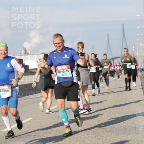 03.10.2025 - Köhlbrandbrückenlauf Jannik Wohlers http://msf.ph/oto/9094834 03.10.2025 10:01:14 Position 3 3505, 3506 meine-sportfotos.de