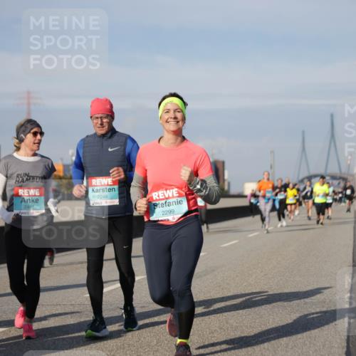 03.10.2025 - Köhlbrandbrückenlauf Jannik Wohlers http://msf.ph/oto/9094838 03.10.2025 10:13:00 Position 3 2466, 2248, 2299 meine-sportfotos.de