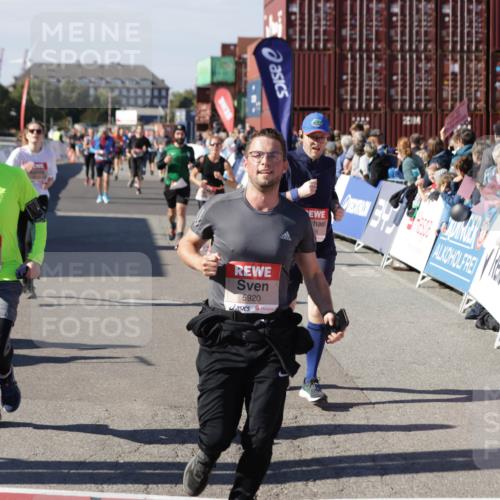 03.10.2025 - Köhlbrandbrückenlauf Jannik Wohlers http://msf.ph/oto/9094839 03.10.2025 13:20:45 Ziel 4476, 4646, 4709, 5480, 5488, 5774, 5918, 5920, 6703, 6777, 6807 meine-sportfotos.de