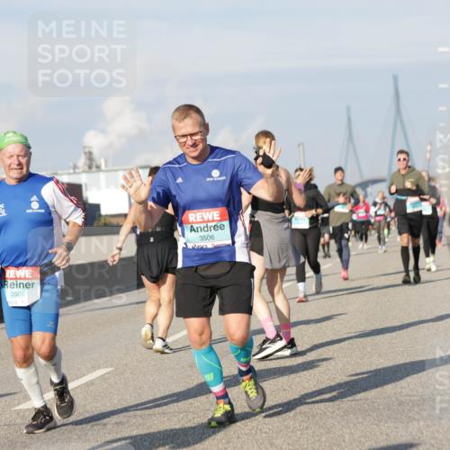 03.10.2025 - Köhlbrandbrückenlauf Jannik Wohlers http://msf.ph/oto/9094842 03.10.2025 10:01:15 Position 3 3506, 3505 meine-sportfotos.de