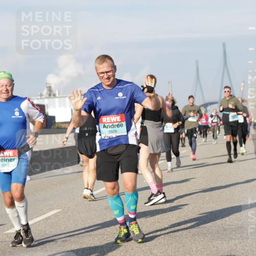 03.10.2025 - Köhlbrandbrückenlauf Jannik Wohlers http://msf.ph/oto/9094845 03.10.2025 10:01:15 Position 3 3506, 3505 meine-sportfotos.de