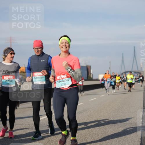 03.10.2025 - Köhlbrandbrückenlauf Jannik Wohlers http://msf.ph/oto/9094846 03.10.2025 10:13:00 Position 3 2466, 2248, 2299 meine-sportfotos.de