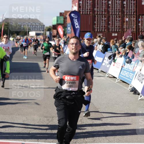 03.10.2025 - Köhlbrandbrückenlauf Jannik Wohlers http://msf.ph/oto/9094854 03.10.2025 13:20:45 Ziel 4476, 4646, 4709, 5480, 5488, 5774, 5918, 5920, 6703, 6777, 6807 meine-sportfotos.de
