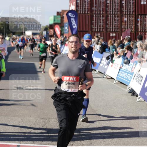 03.10.2025 - Köhlbrandbrückenlauf Jannik Wohlers http://msf.ph/oto/9094861 03.10.2025 13:20:45 Ziel 4476, 4646, 4709, 5480, 5488, 5774, 5918, 5920, 6703, 6777, 6807 meine-sportfotos.de