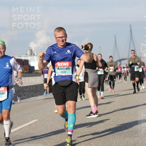 03.10.2025 - Köhlbrandbrückenlauf Jannik Wohlers http://msf.ph/oto/9094864 03.10.2025 10:01:15 Position 3 3505, 3506 meine-sportfotos.de