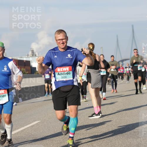 03.10.2025 - Köhlbrandbrückenlauf Jannik Wohlers http://msf.ph/oto/9094871 03.10.2025 10:01:15 Position 3 3505, 3506 meine-sportfotos.de