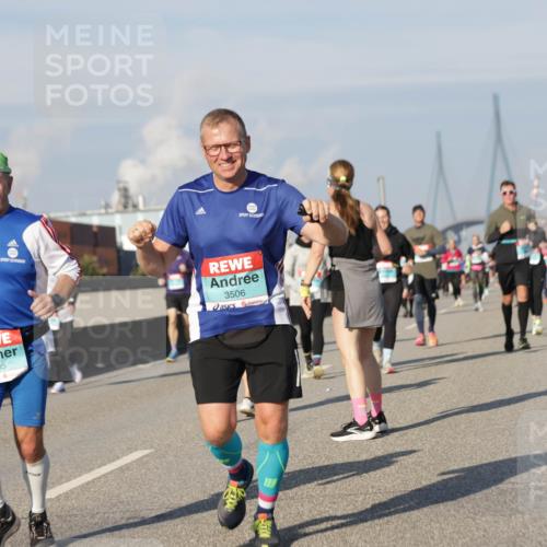 03.10.2025 - Köhlbrandbrückenlauf Jannik Wohlers http://msf.ph/oto/9094877 03.10.2025 10:01:15 Position 3 3506, 3505 meine-sportfotos.de