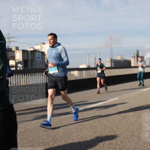 03.10.2025 - Köhlbrandbrückenlauf Lena Gebhardt http://msf.ph/oto/9094880 03.10.2025 10:09:28 Position 2 2271 meine-sportfotos.de