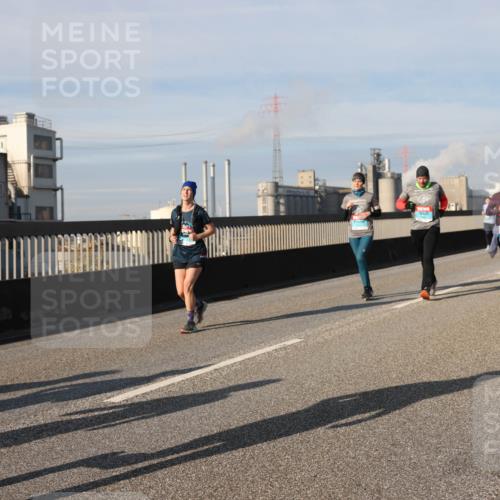 03.10.2025 - Köhlbrandbrückenlauf Lena Gebhardt http://msf.ph/oto/9094886 03.10.2025 10:09:29 Position 2  meine-sportfotos.de