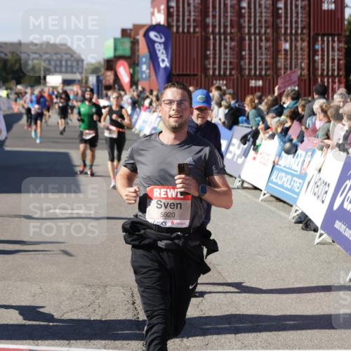 03.10.2025 - Köhlbrandbrückenlauf Jannik Wohlers http://msf.ph/oto/9094887 03.10.2025 13:20:45 Ziel 4476, 4646, 4709, 5480, 5488, 5774, 5918, 5920, 6703, 6777, 6807 meine-sportfotos.de