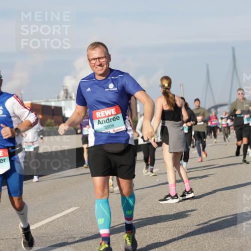03.10.2025 - Köhlbrandbrückenlauf Jannik Wohlers http://msf.ph/oto/9094889 03.10.2025 10:01:15 Position 3 3506, 3505 meine-sportfotos.de