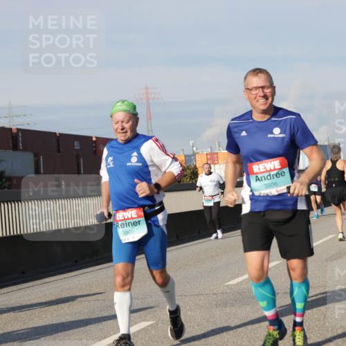 03.10.2025 - Köhlbrandbrückenlauf Jannik Wohlers http://msf.ph/oto/9094896 03.10.2025 10:01:16 Position 3 3505, 3506 meine-sportfotos.de