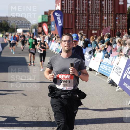 03.10.2025 - Köhlbrandbrückenlauf Jannik Wohlers http://msf.ph/oto/9094897 03.10.2025 13:20:45 Ziel 4476, 4646, 4709, 5480, 5488, 5774, 5918, 5920, 6703, 6777, 6807 meine-sportfotos.de