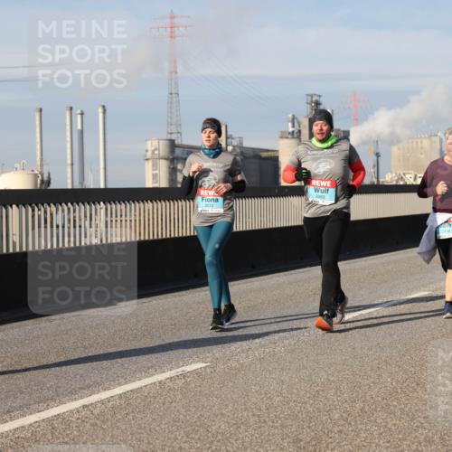 03.10.2025 - Köhlbrandbrückenlauf Lena Gebhardt http://msf.ph/oto/9094901 03.10.2025 10:09:29 Position 2 2212, 2365, 2436 meine-sportfotos.de