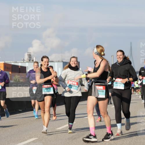 03.10.2025 - Köhlbrandbrückenlauf Jannik Wohlers http://msf.ph/oto/9094913 03.10.2025 10:01:18 Position 3 2349, 1831, 2670, 17 meine-sportfotos.de