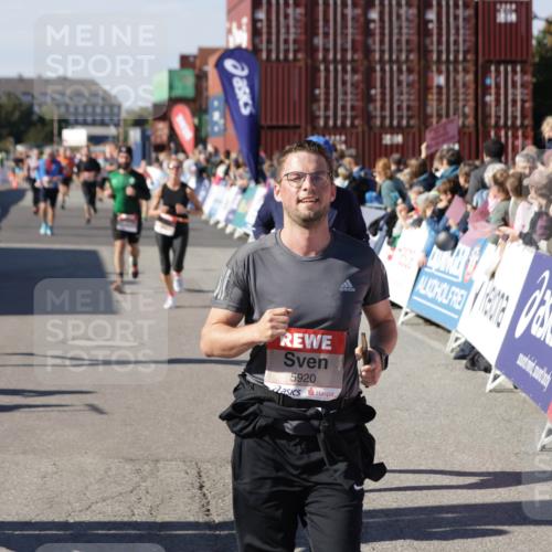 03.10.2025 - Köhlbrandbrückenlauf Jannik Wohlers http://msf.ph/oto/9094919 03.10.2025 13:20:45 Ziel 4476, 4646, 4709, 5480, 5488, 5774, 5918, 5920, 6703, 6777, 6807 meine-sportfotos.de