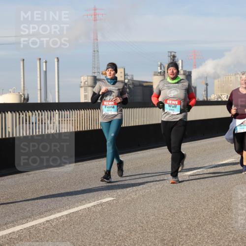 03.10.2025 - Köhlbrandbrückenlauf Lena Gebhardt http://msf.ph/oto/9094922 03.10.2025 10:09:30 Position 2 2212, 247, 2365, 2436, 2116 meine-sportfotos.de