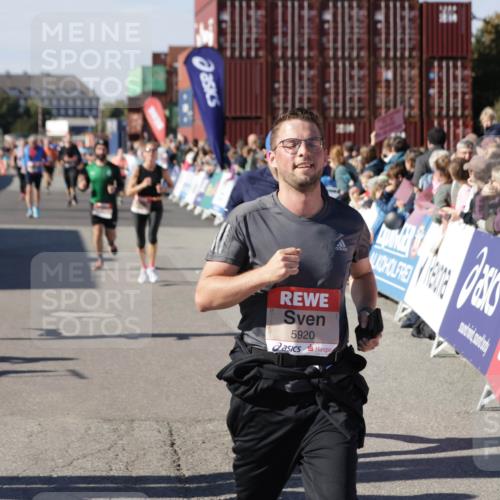 03.10.2025 - Köhlbrandbrückenlauf Jannik Wohlers http://msf.ph/oto/9094928 03.10.2025 13:20:45 Ziel 4476, 4646, 4709, 5480, 5488, 5774, 5918, 5920, 6703, 6777, 6807 meine-sportfotos.de