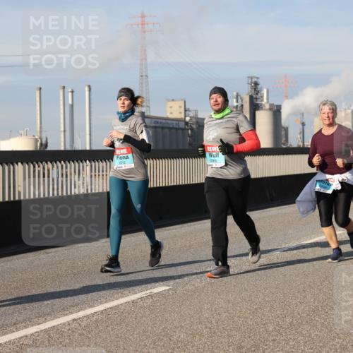 03.10.2025 - Köhlbrandbrückenlauf Lena Gebhardt http://msf.ph/oto/9094931 03.10.2025 10:09:30 Position 2 2212, 2365, 2436 meine-sportfotos.de