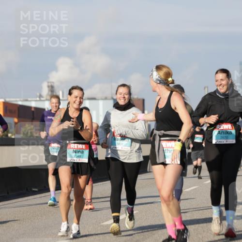 03.10.2025 - Köhlbrandbrückenlauf Jannik Wohlers http://msf.ph/oto/9094941 03.10.2025 10:01:18 Position 3 2349, 1831, 2670, 3766, 247 meine-sportfotos.de