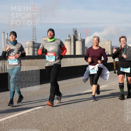 03.10.2025 - Köhlbrandbrückenlauf Lena Gebhardt http://msf.ph/oto/9094944 03.10.2025 10:09:30 Position 2 2212, 2365, 2436, 2116, 2631 meine-sportfotos.de