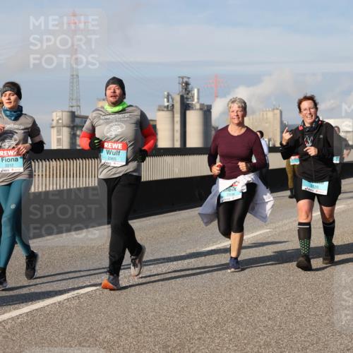 03.10.2025 - Köhlbrandbrückenlauf Lena Gebhardt http://msf.ph/oto/9094953 03.10.2025 10:09:30 Position 2 2212, 2365, 2436, 2116, 2631 meine-sportfotos.de