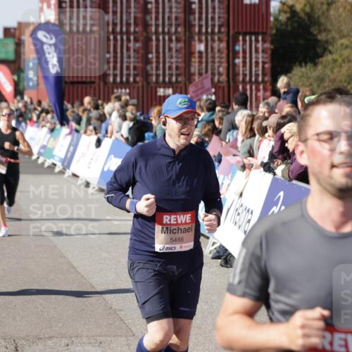 03.10.2025 - Köhlbrandbrückenlauf Jannik Wohlers http://msf.ph/oto/9094960 03.10.2025 13:20:46 Ziel 4476, 4646, 4709, 5480, 5488, 5774, 5918, 5920, 6703, 6777, 6807 meine-sportfotos.de