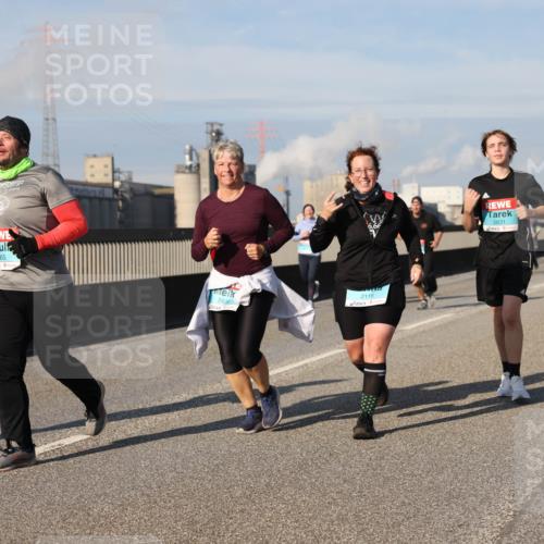 03.10.2025 - Köhlbrandbrückenlauf Lena Gebhardt http://msf.ph/oto/9094967 03.10.2025 10:09:31 Position 2 9, 2365, 2436, 2116, 2631 meine-sportfotos.de