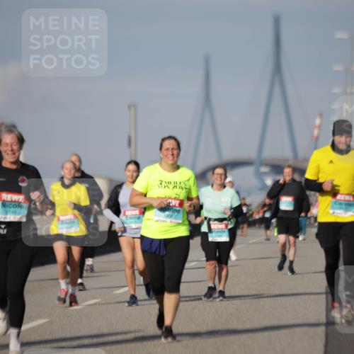 03.10.2025 - Köhlbrandbrückenlauf Jannik Wohlers http://msf.ph/oto/9094977 03.10.2025 10:13:07 Position 3 1800, 749 meine-sportfotos.de