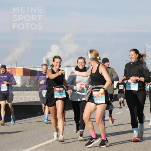 03.10.2025 - Köhlbrandbrückenlauf Jannik Wohlers http://msf.ph/oto/9094978 03.10.2025 10:01:19 Position 3 2349, 2670, 3765 meine-sportfotos.de