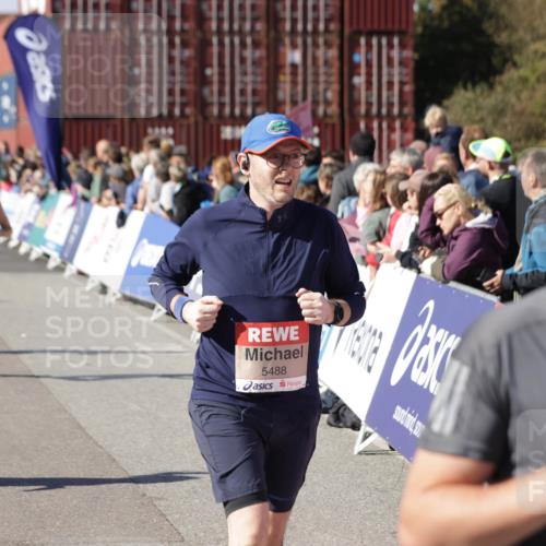 03.10.2025 - Köhlbrandbrückenlauf Jannik Wohlers http://msf.ph/oto/9094985 03.10.2025 13:20:46 Ziel 4476, 4646, 4709, 5480, 5488, 5774, 5918, 5920, 6703, 6777, 6807 meine-sportfotos.de