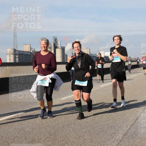 03.10.2025 - Köhlbrandbrückenlauf Lena Gebhardt http://msf.ph/oto/9094986 03.10.2025 10:09:31 Position 2 2365, 2116, 2436, 2631 meine-sportfotos.de