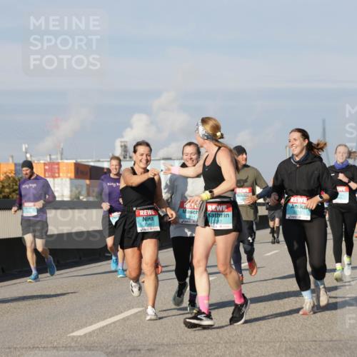 03.10.2025 - Köhlbrandbrückenlauf Jannik Wohlers http://msf.ph/oto/9094990 03.10.2025 10:01:19 Position 3 1831, 670, 2247, 2349 meine-sportfotos.de
