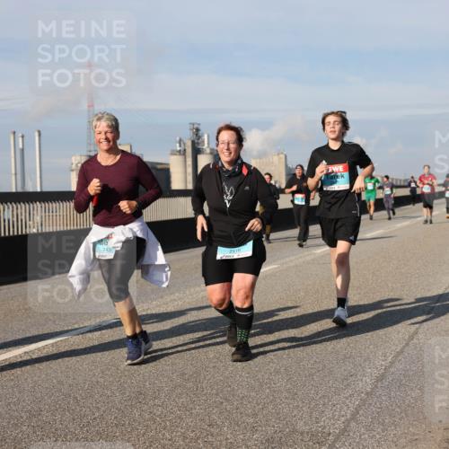 03.10.2025 - Köhlbrandbrückenlauf Lena Gebhardt http://msf.ph/oto/9095003 03.10.2025 10:09:31 Position 2 2965, 2436, 2116 meine-sportfotos.de