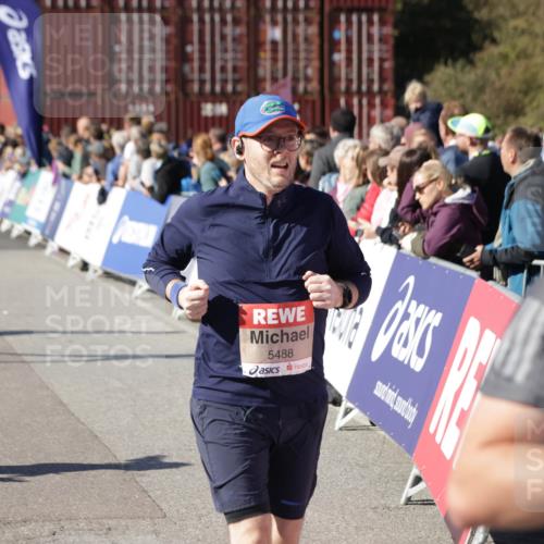 03.10.2025 - Köhlbrandbrückenlauf Jannik Wohlers http://msf.ph/oto/9095005 03.10.2025 13:20:46 Ziel 4476, 4646, 4709, 5480, 5488, 5774, 5918, 5920, 6703, 6777, 6807 meine-sportfotos.de