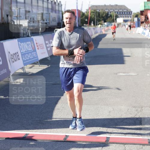 03.10.2025 - Köhlbrandbrückenlauf Jannik Wohlers http://msf.ph/oto/9095021 03.10.2025 12:54:51 Ziel 4079, 6151, 6621 meine-sportfotos.de