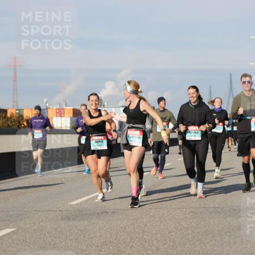 03.10.2025 - Köhlbrandbrückenlauf Jannik Wohlers http://msf.ph/oto/9095023 03.10.2025 10:01:19 Position 3 2349, 2247, 2670 meine-sportfotos.de