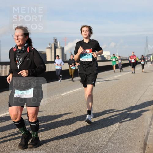 03.10.2025 - Köhlbrandbrückenlauf Lena Gebhardt http://msf.ph/oto/9095041 03.10.2025 10:09:32 Position 2 2116, 2631 meine-sportfotos.de