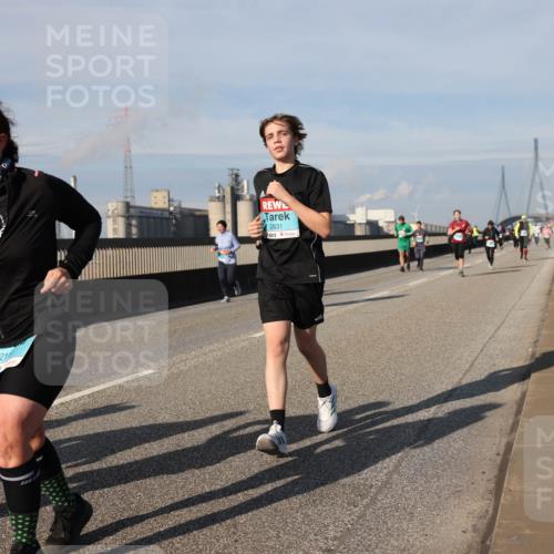 03.10.2025 - Köhlbrandbrückenlauf Lena Gebhardt http://msf.ph/oto/9095050 03.10.2025 10:09:33 Position 2 21, 2631 meine-sportfotos.de