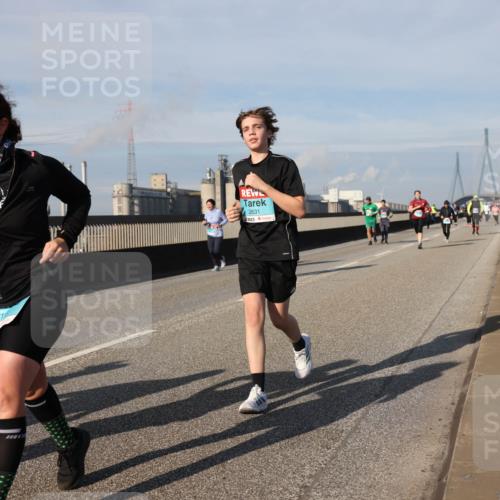 03.10.2025 - Köhlbrandbrückenlauf Lena Gebhardt http://msf.ph/oto/9095066 03.10.2025 10:09:33 Position 2 21, 2631 meine-sportfotos.de