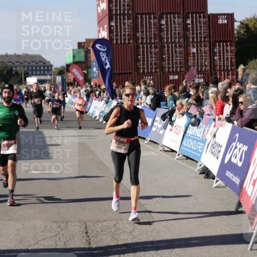 03.10.2025 - Köhlbrandbrückenlauf Jannik Wohlers http://msf.ph/oto/9095068 03.10.2025 13:20:48 Ziel 4476, 4646, 4709, 4915, 4916, 5084, 5480, 5488, 5774, 5918, 5920, 6703, 6777 meine-sportfotos.de