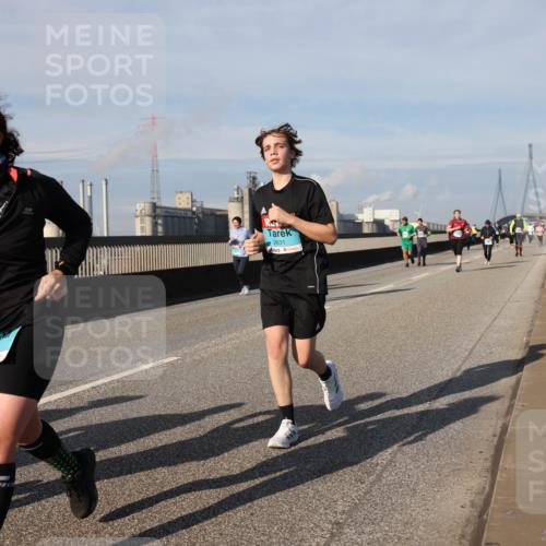 03.10.2025 - Köhlbrandbrückenlauf Lena Gebhardt http://msf.ph/oto/9095073 03.10.2025 10:09:33 Position 2 6, 66, 2116, 2631 meine-sportfotos.de