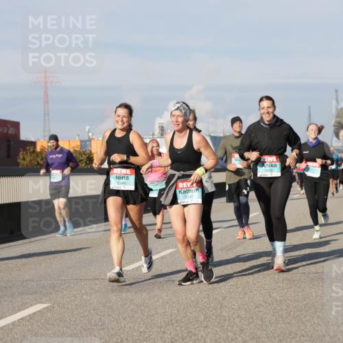 03.10.2025 - Köhlbrandbrückenlauf Jannik Wohlers http://msf.ph/oto/9095074 03.10.2025 10:01:20 Position 3 2349, 2247, 2670 meine-sportfotos.de